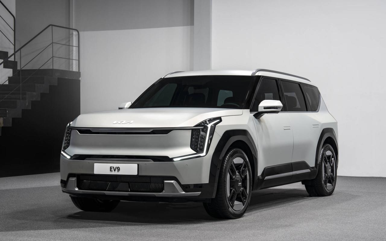 2024 Kia EV9 Debuts as Three-Row Electric SUV With Stormtrooper Looks ... EV market trends 2025